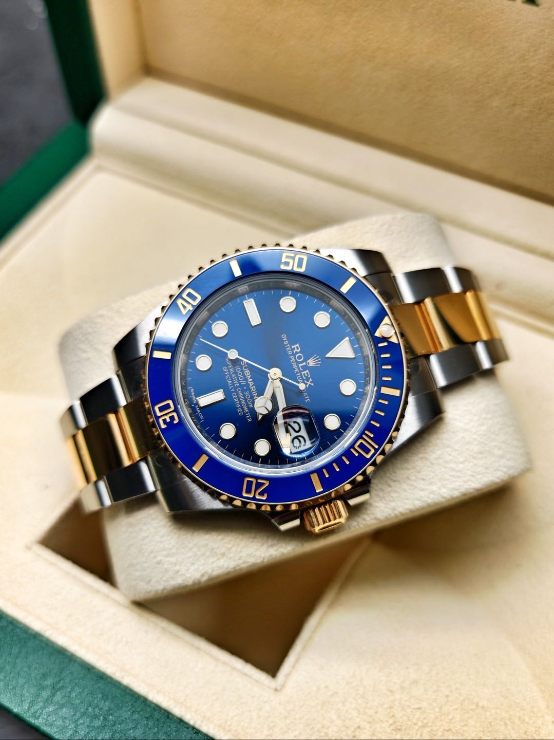Rolex 116613lb detail 6