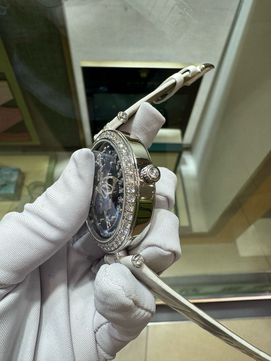 Van Cleef & Arpels Vcaro4f200 detail 1