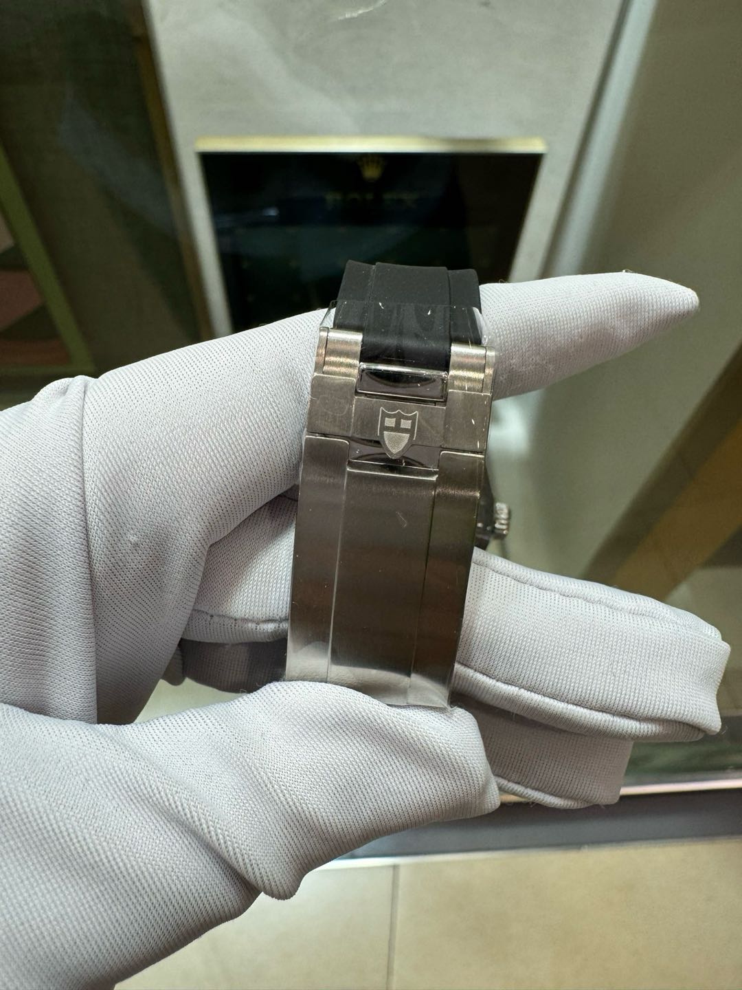 Tudor 7939 detail 3