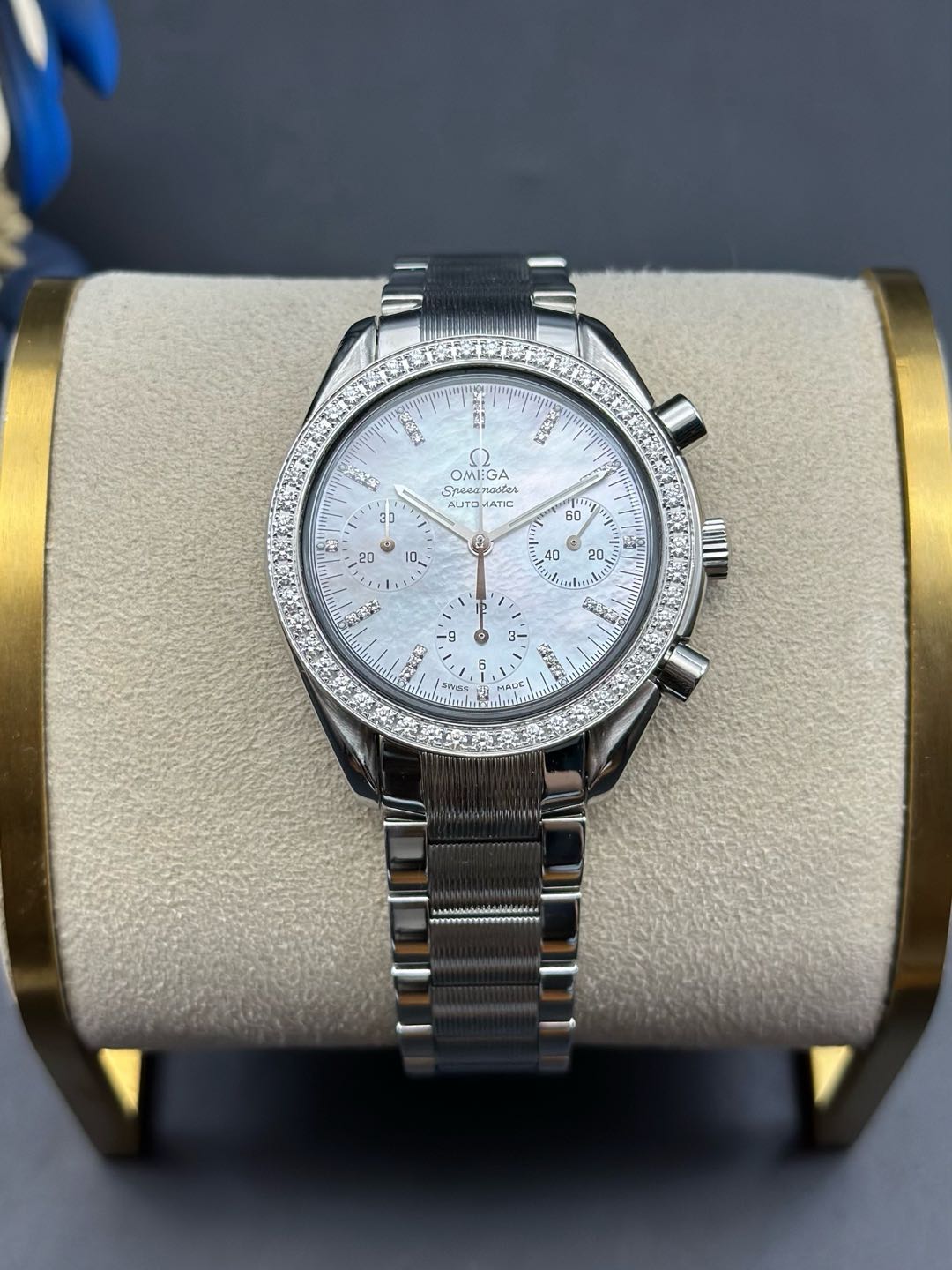 Omega 3535.77.00 detail 1