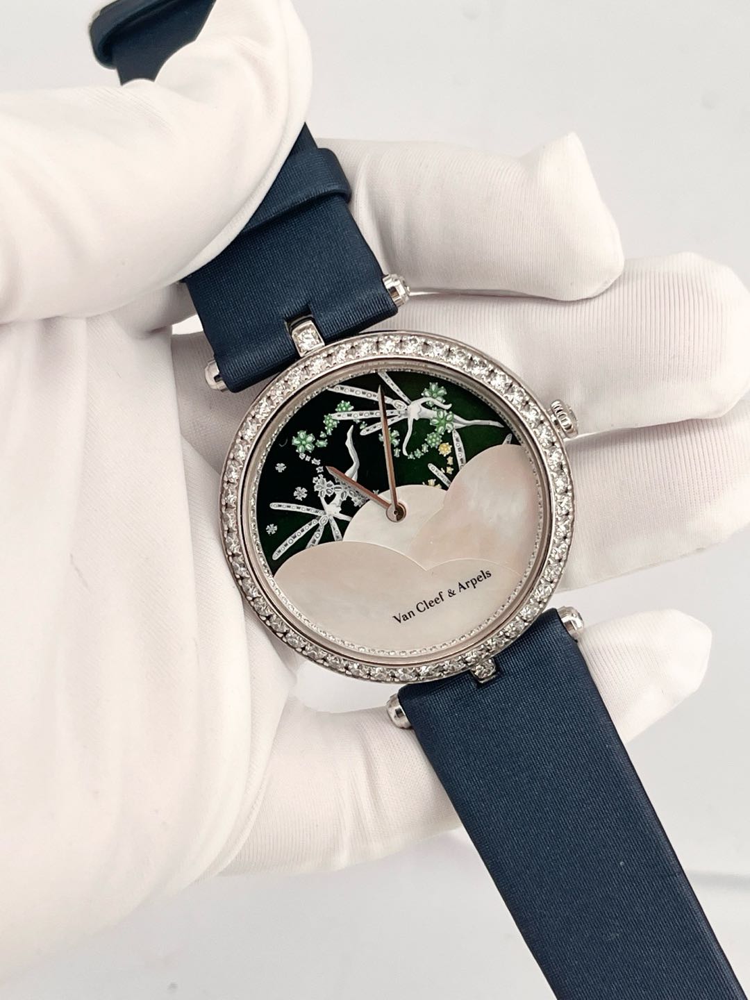 Van Cleef & Arpels VCARF51900 detail 2