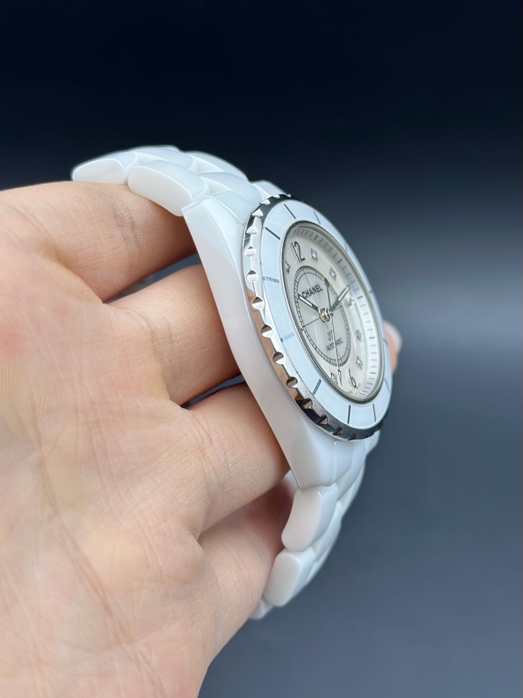 Chanel H2423 detail 2