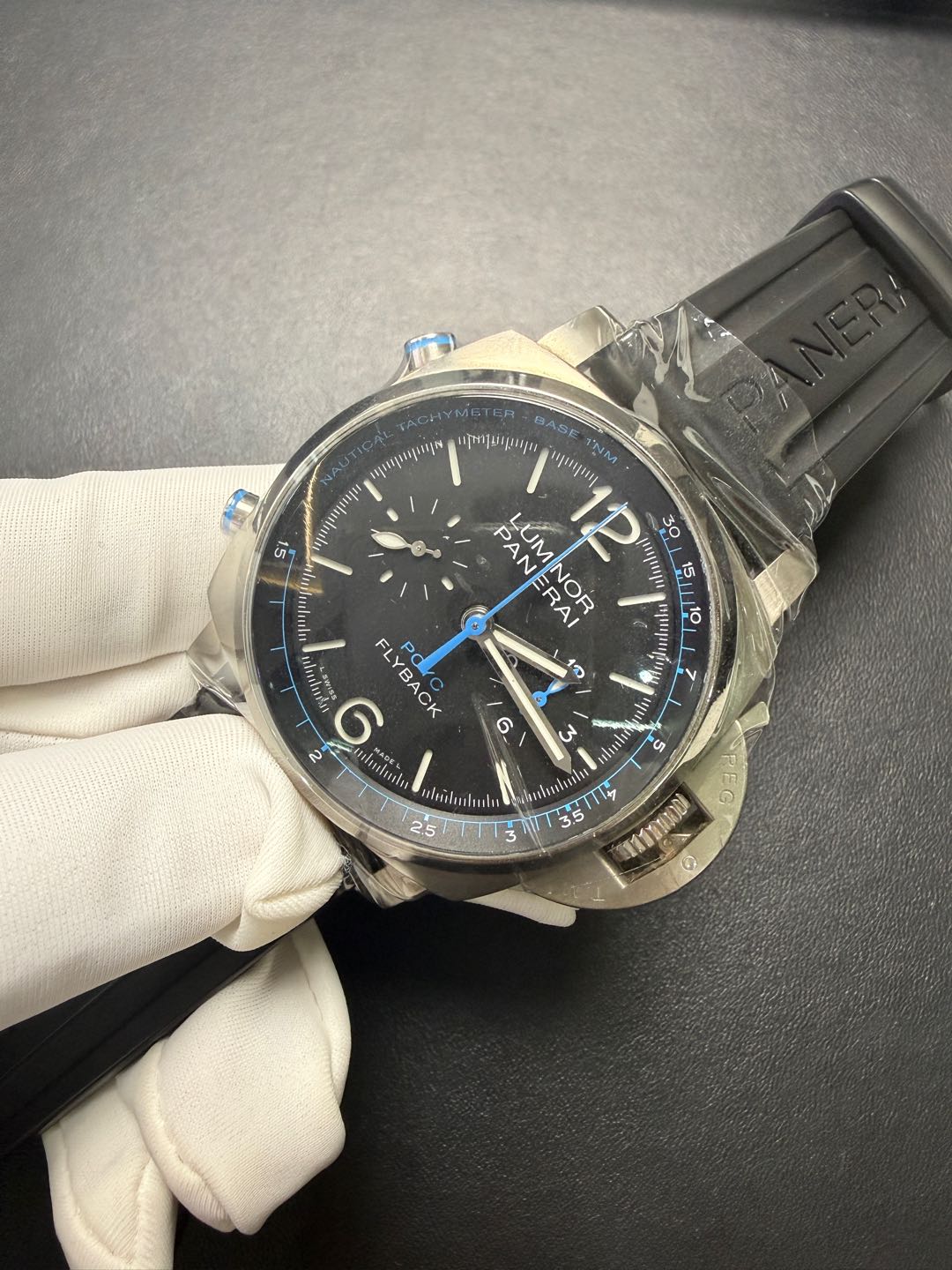 Panerai PAM00764 detail 1