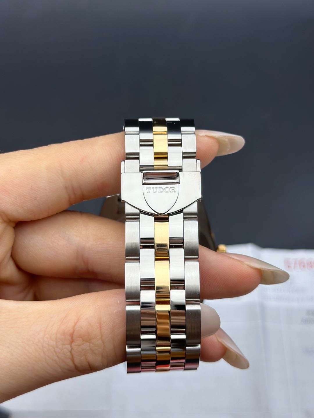 Tudor 57003-68073 detail 5