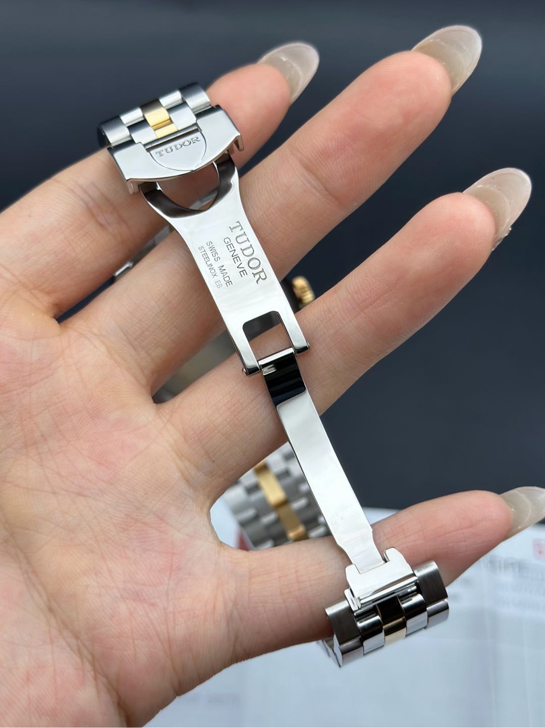 Tudor 57003-68073 detail 4