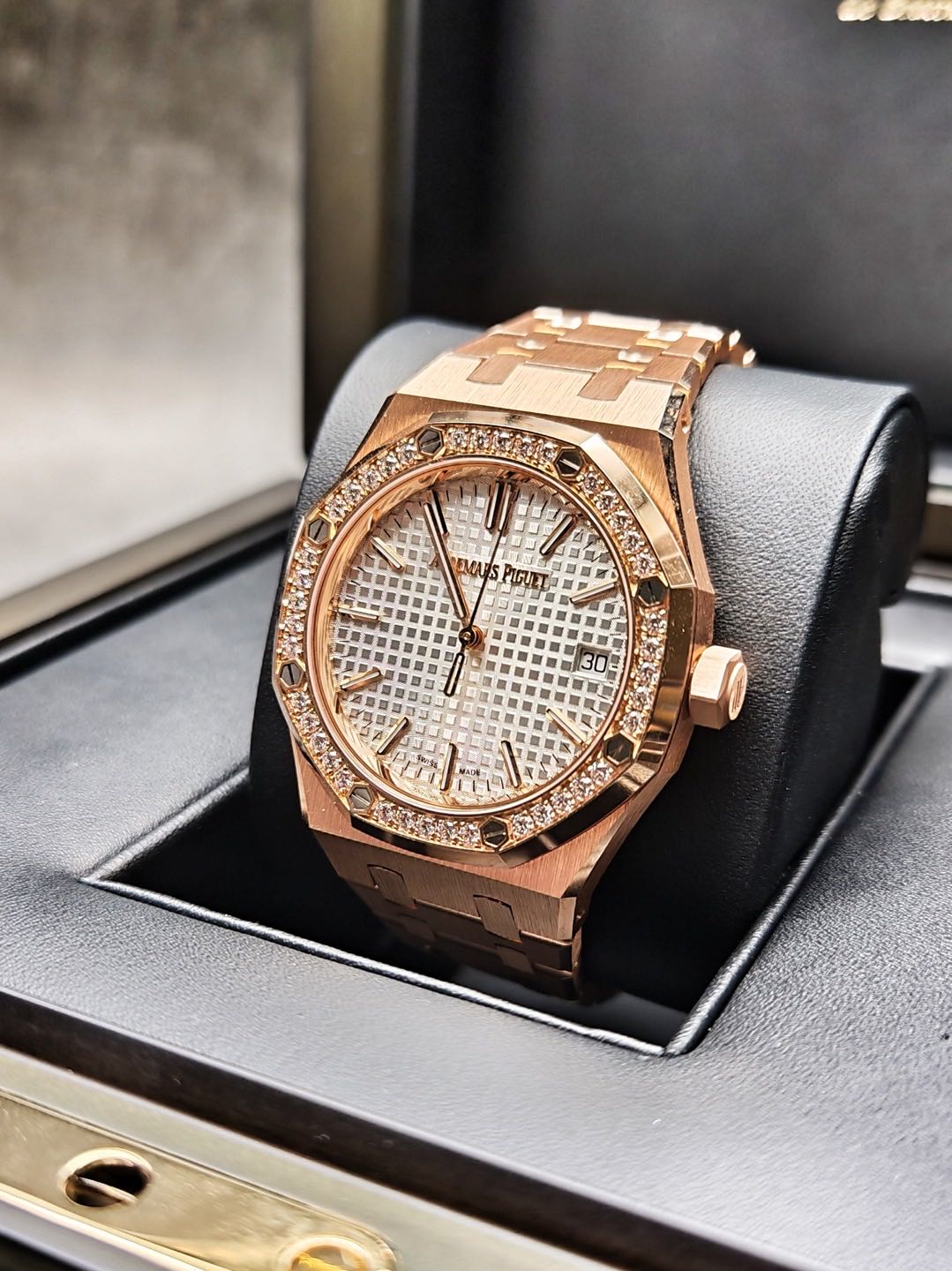 Audemars Piguet 15551OR.ZZ.1356OR.04 detail 1