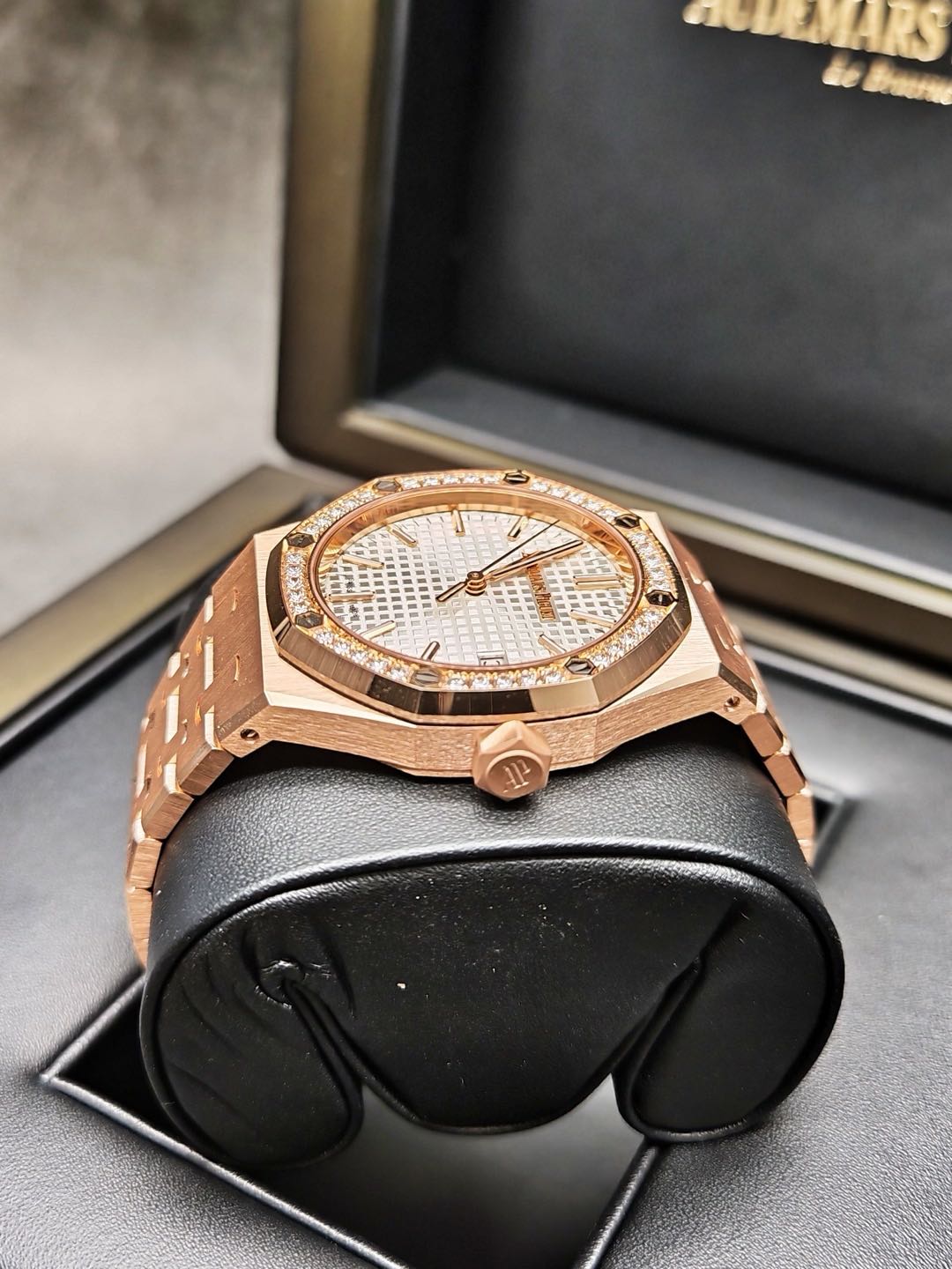 Audemars Piguet 15551OR.ZZ.1356OR.04 detail 2