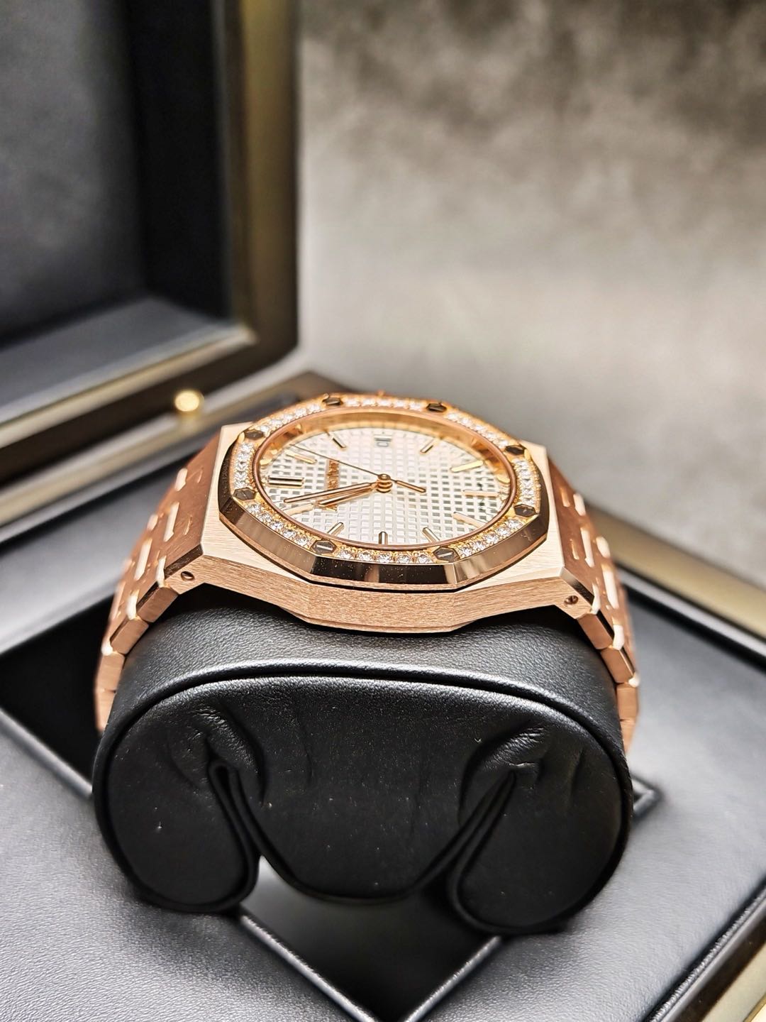 Audemars Piguet 15551OR.ZZ.1356OR.04 detail 4