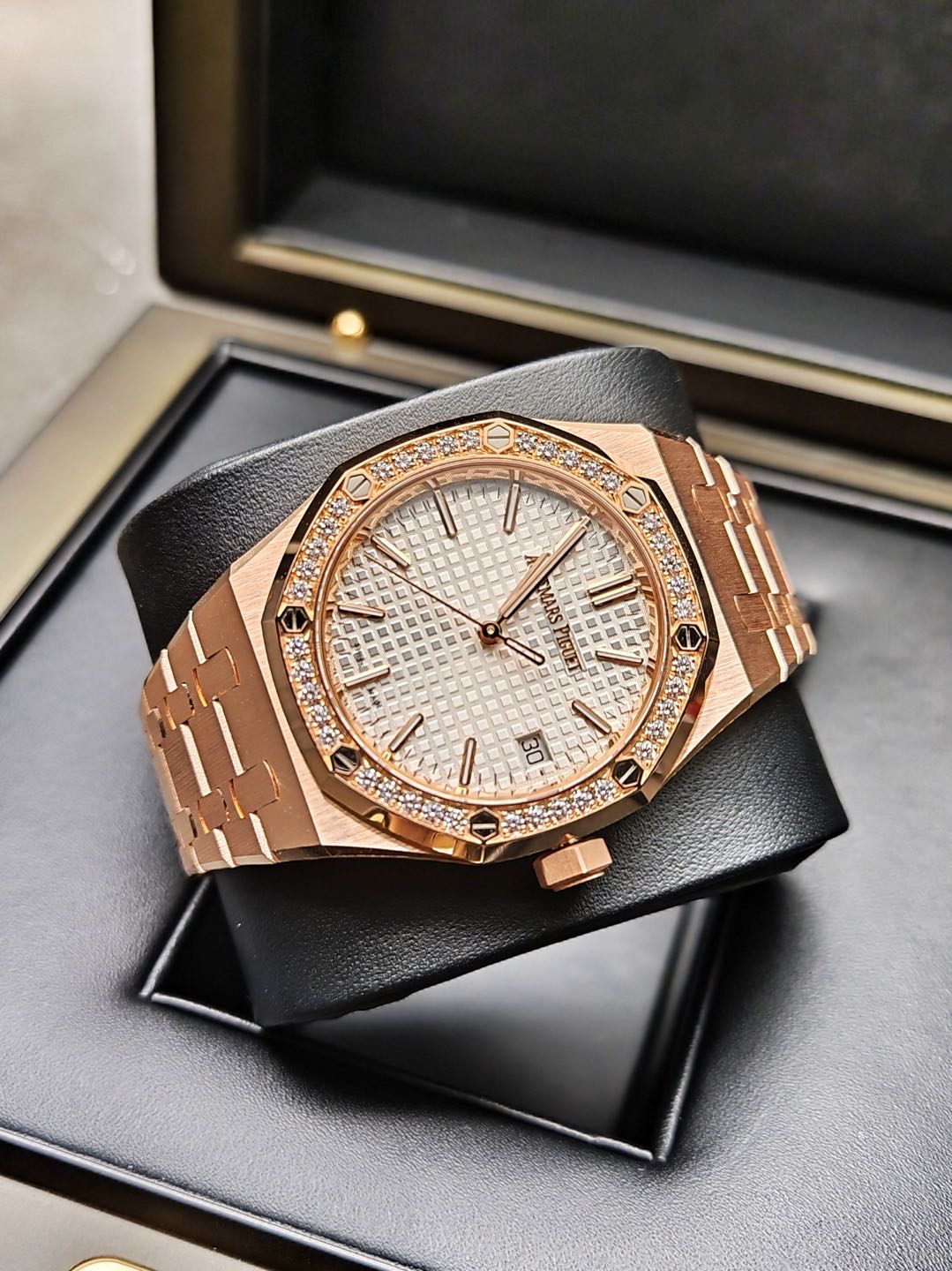 Audemars Piguet 15551OR.ZZ.1356OR.04 detail 3