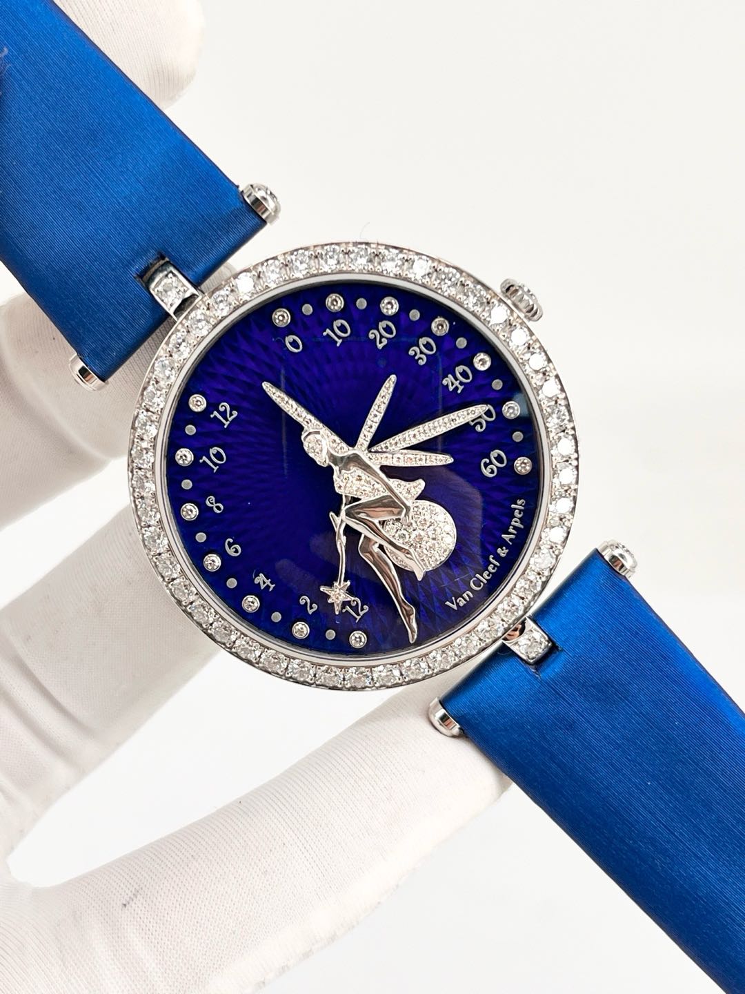 Van Cleef & Arpels VCARO8T500 detail 1
