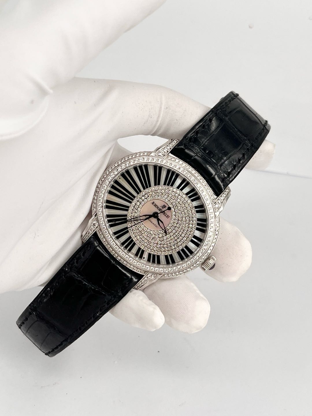 Audemars Piguet 15326BC.ZZ.D102CR.01 detail 1