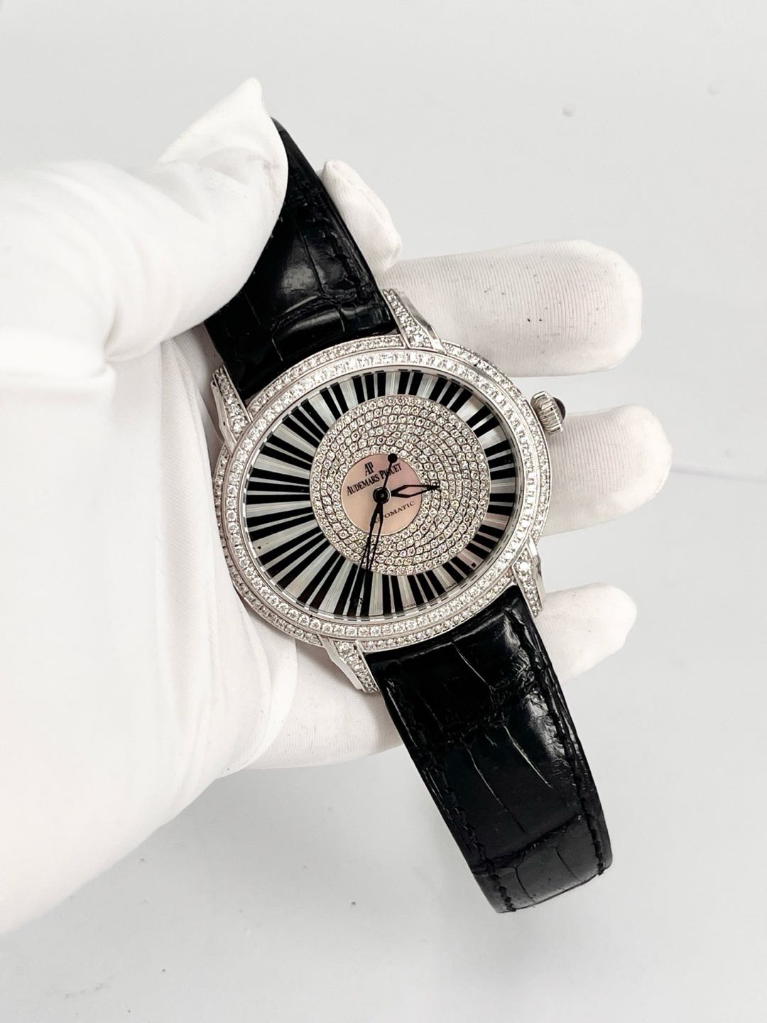 Audemars Piguet 15326BC.ZZ.D102CR.01 detail 2