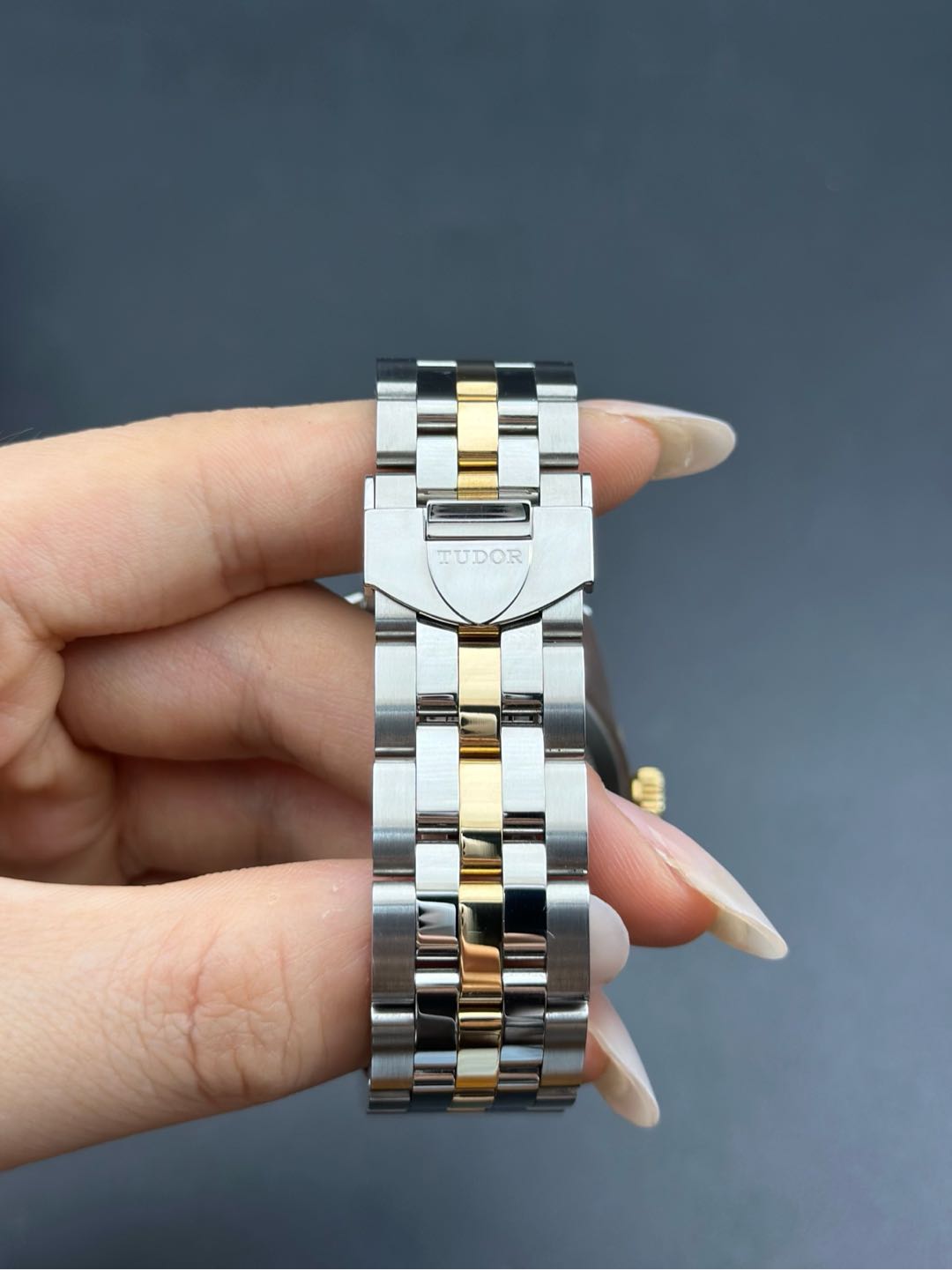 Tudor m56003-0004 detail 5