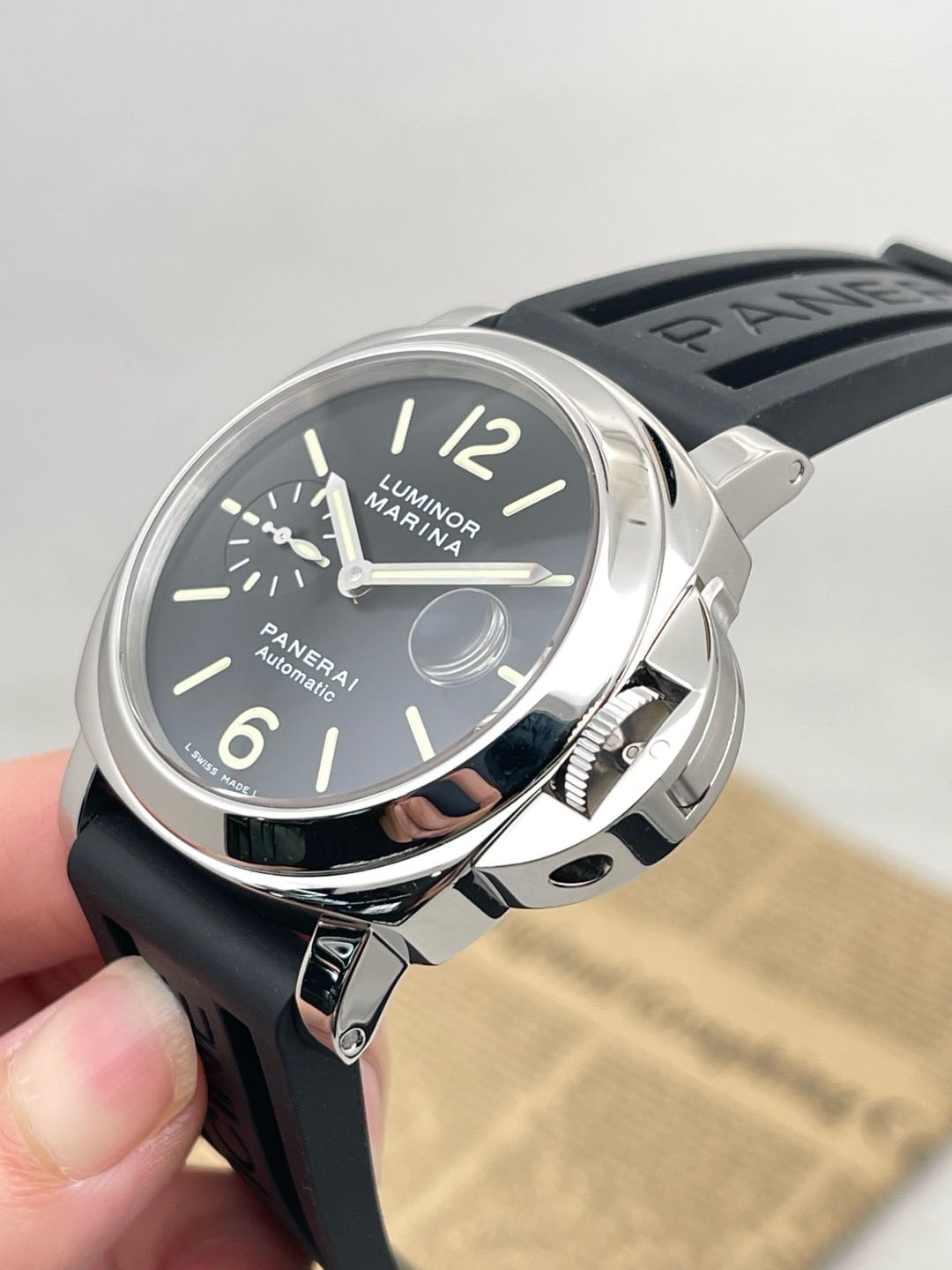 Panerai PAM00104 detail 1