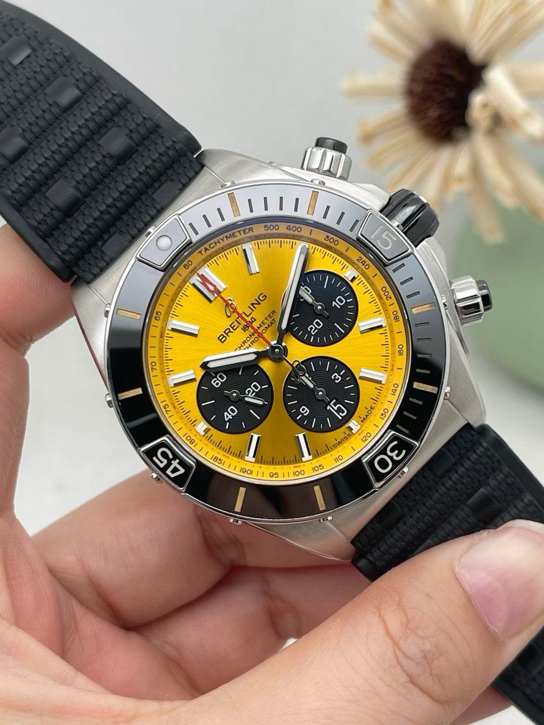 Breitling AB01364A1I1S1 detail 1