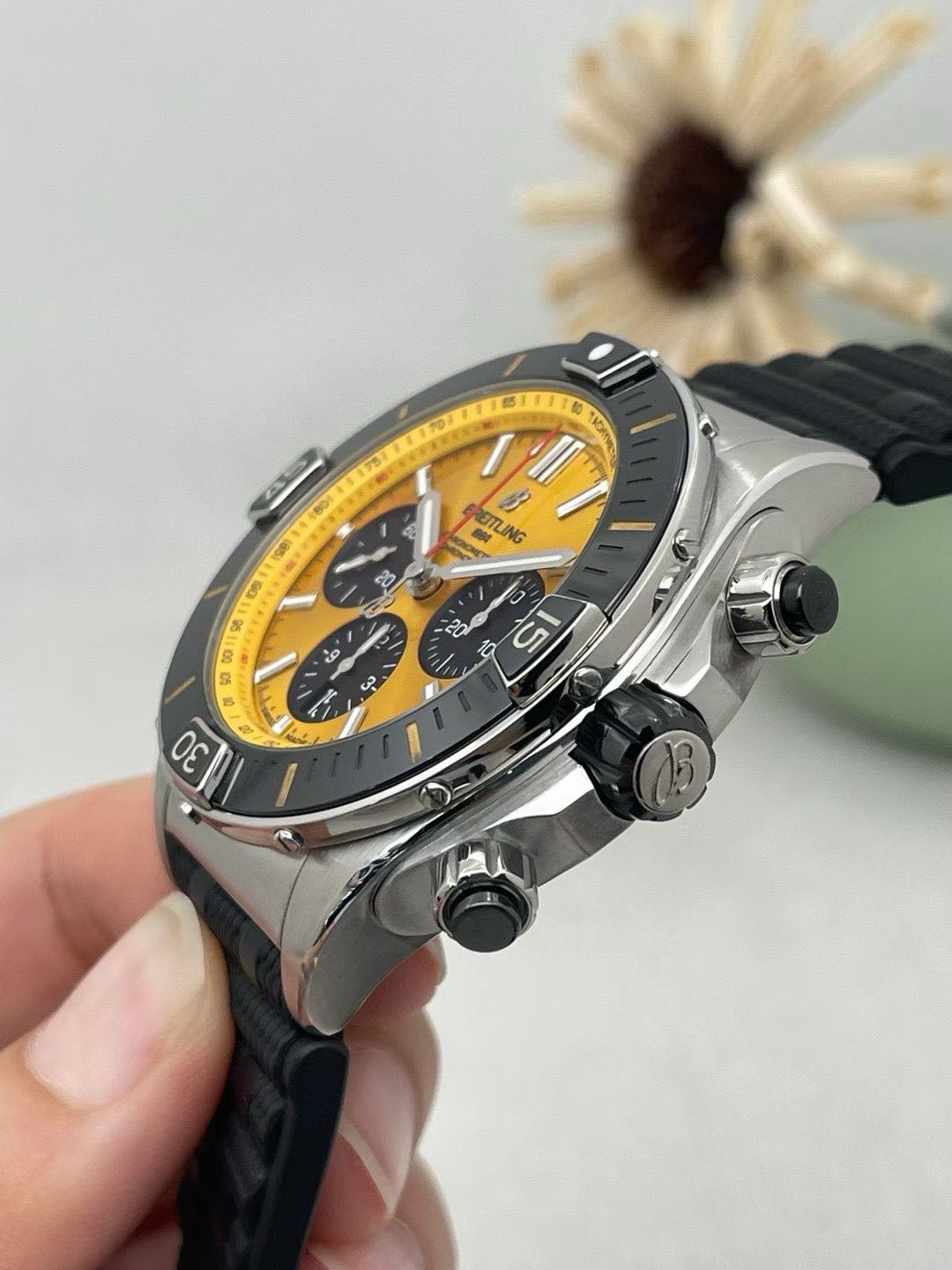 Breitling AB01364A1I1S1 detail 3