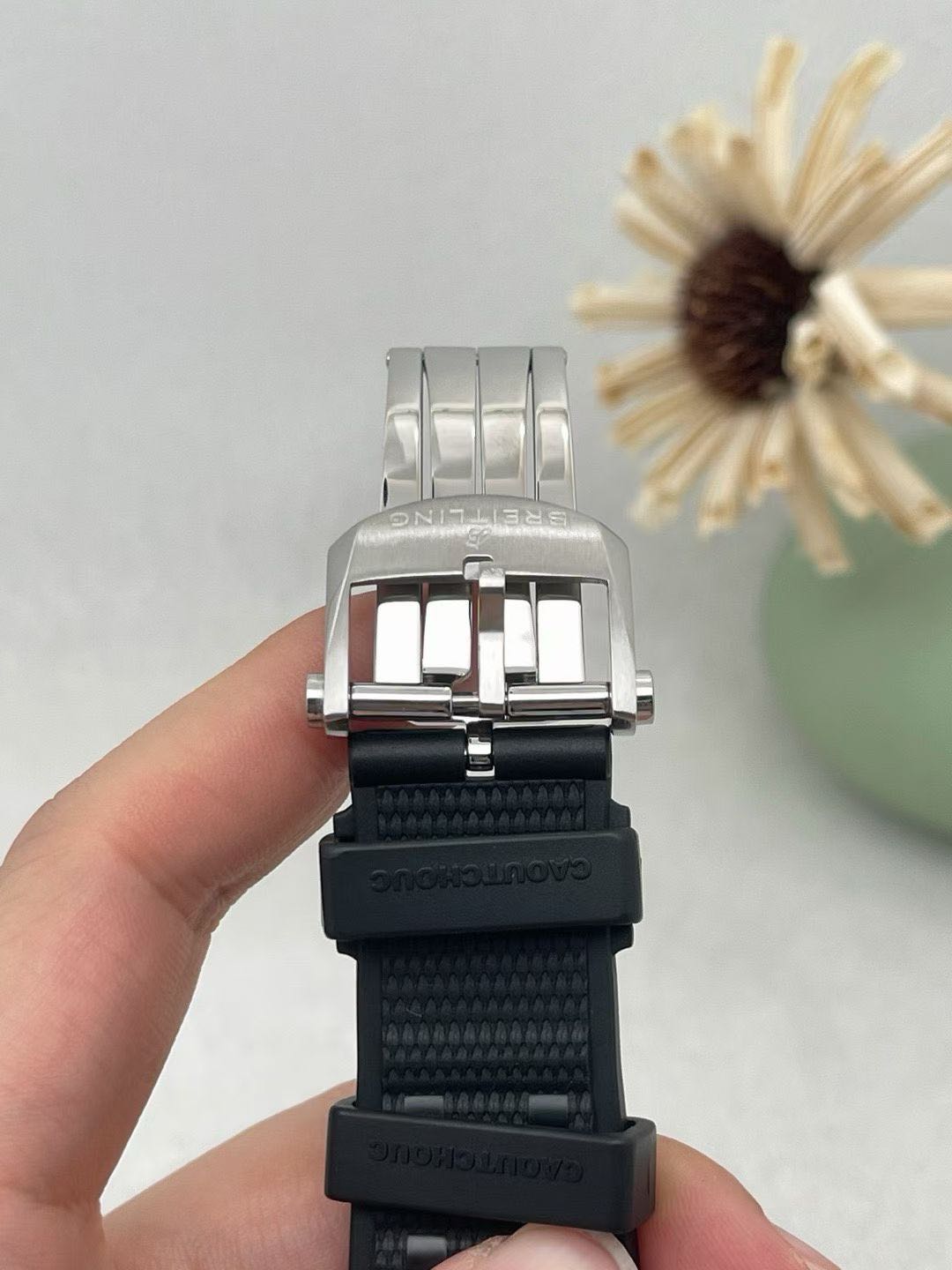 Breitling AB01364A1I1S1 detail 6