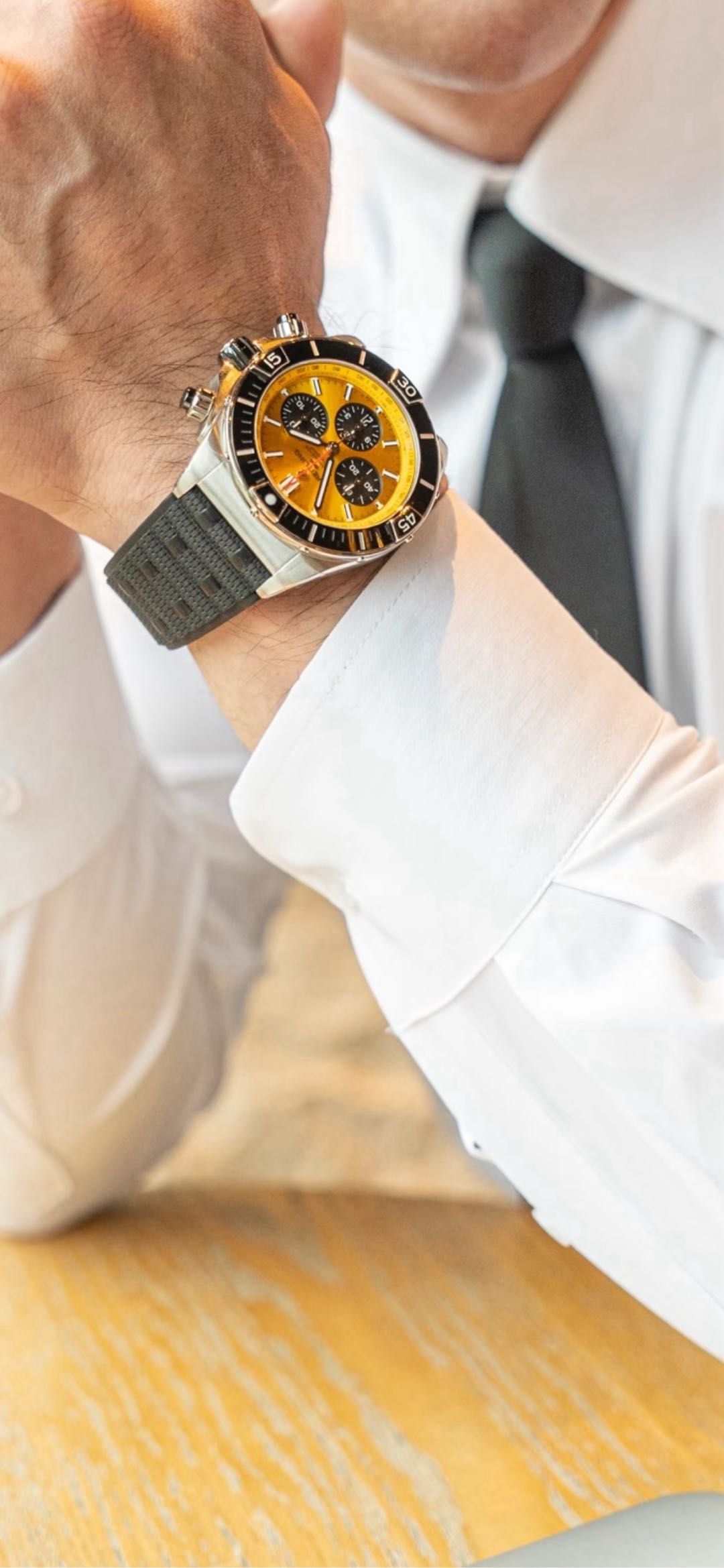 Breitling AB01364A1I1S1 detail 7