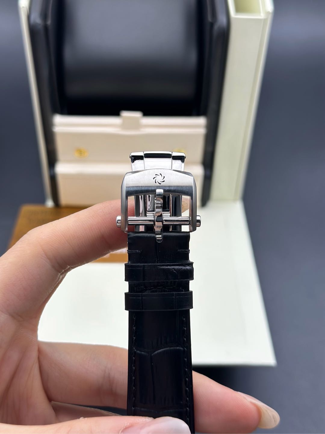 Carl F. Bucherer 00.10915.08.33.01 detail 5