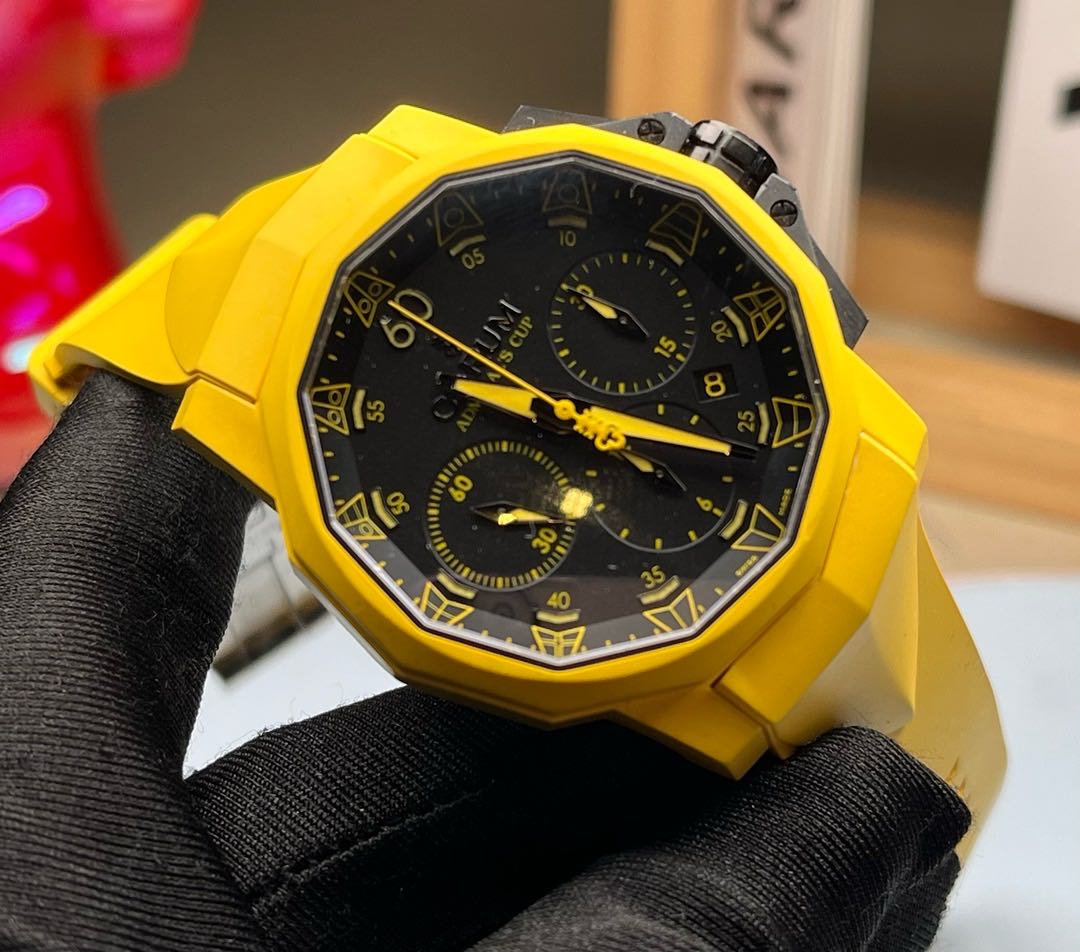 Corum 753-815-02-F375-AN51