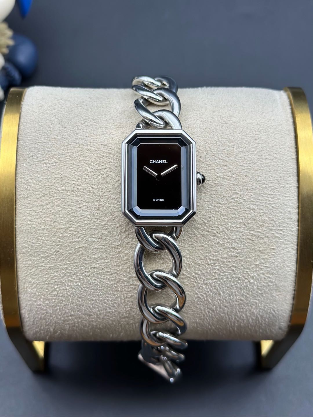 Chanel H7018