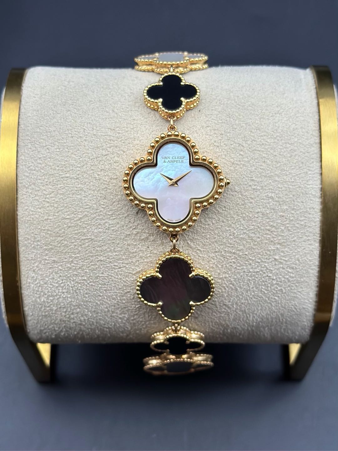 Van Cleef & Arpels VCARO40P00